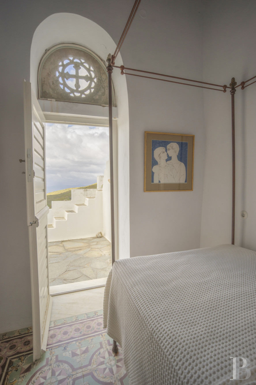 À Tinos, dans les Cyclades, une maison du 17e siècle tout de blanc vêtue - photo  n°17